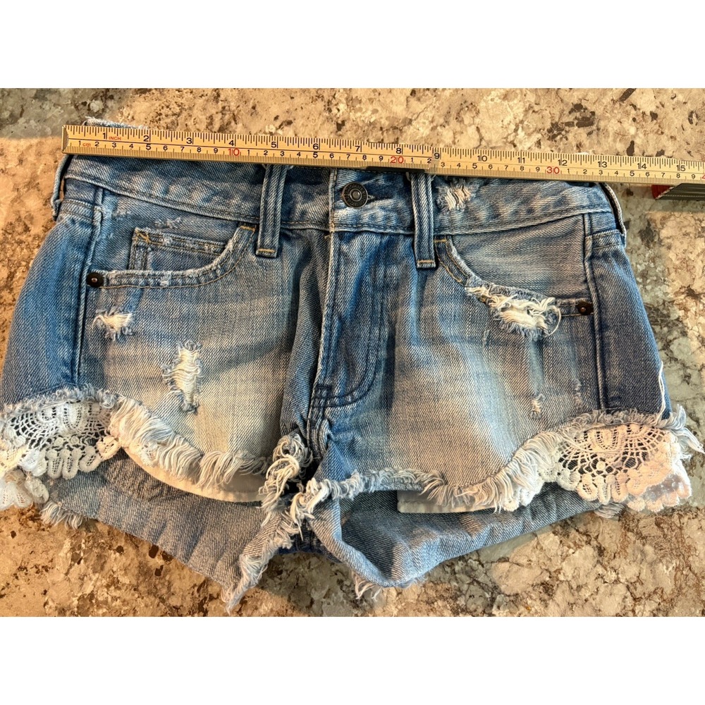 VINTAGE Y2K Abercrombie Low-Rise Distressed‎ Crochet Light Denim Shorts Sz 00/24 - Picture 11 of 13